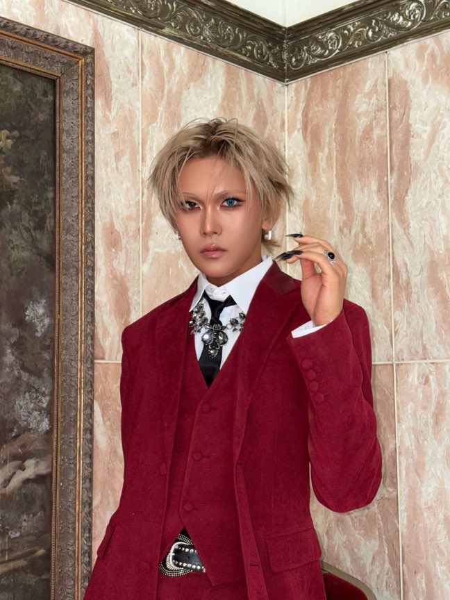 ihrtwish's tweet photo. model hyun .,,,,.., i shivered https://t.co/sag7mVkmeX