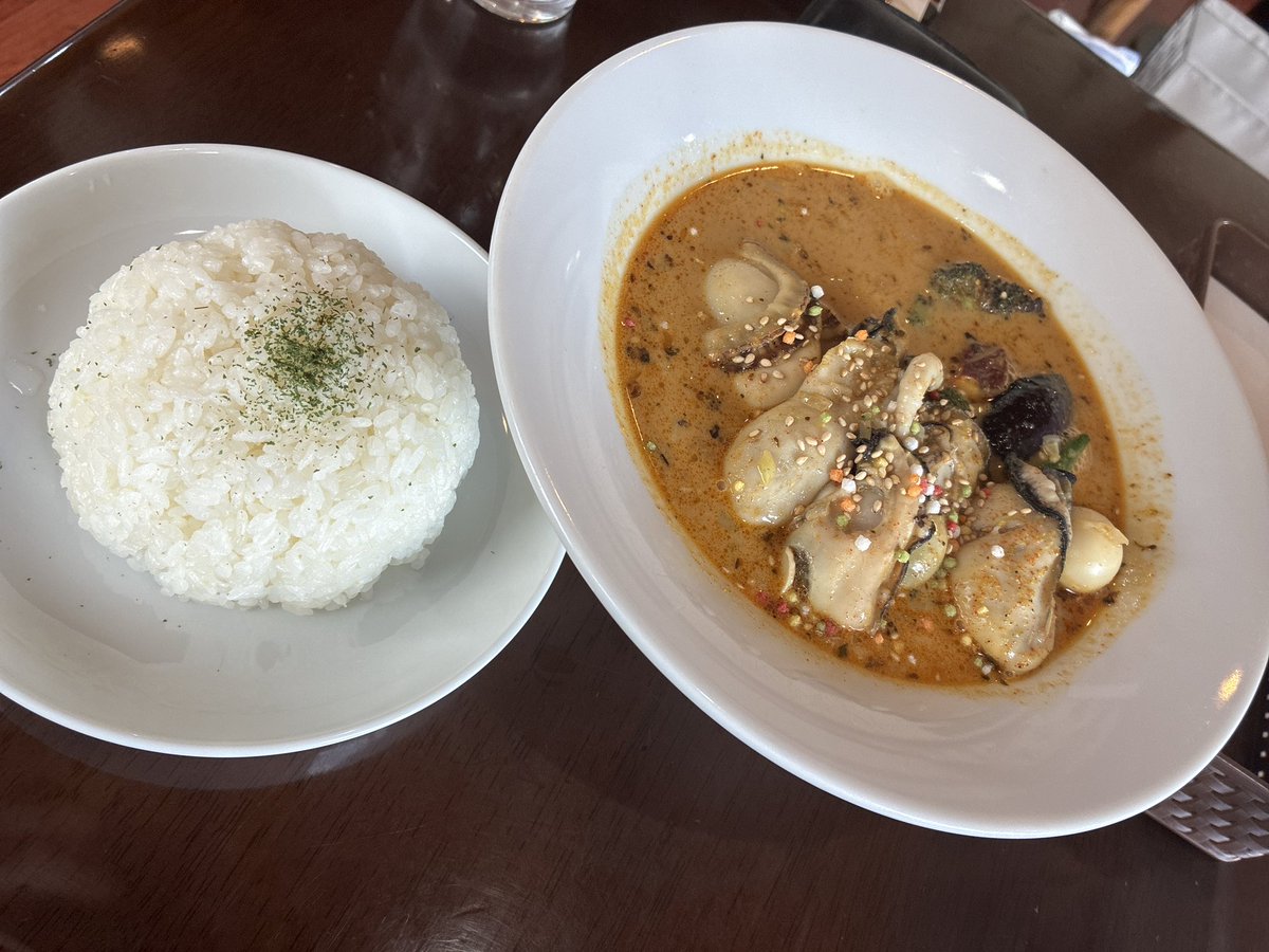 d05_xx's tweet photo. 起きちゃって寝れなかったから
スープカレー食べに来た https://t.co/2HAzWkup8P