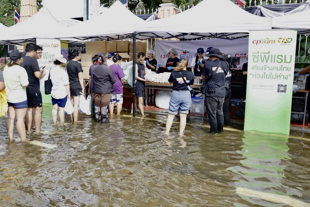 SuccessChTv's tweet photo. ซีพีแรม - ซีพี ออลล์ และภาคีเครือข่าย ยังคงยืนหยัด “เคียงข้างคนไทย ห่วงใยไม่ห่าง” จัดตั้งครัวกลางส่งมอบอาหารคุณภาพ และเบเกอรี่ ส่งต่อกำลังใจและความห่วงใย ฝ่าวิกฤตน้ำท่วมกรุงเทพฯ ไปด้วยกัน
#CPRAM #ซีพีแรม #CPALL #ซีพีออลล์ #ChefCares #เชฟแคร์ส #เคียงข้างคนไทย
#ห่วงใยไม่ห่าง #ซีพีร้อยเรียงความดี
https://t.co/iaNCzCoO6h