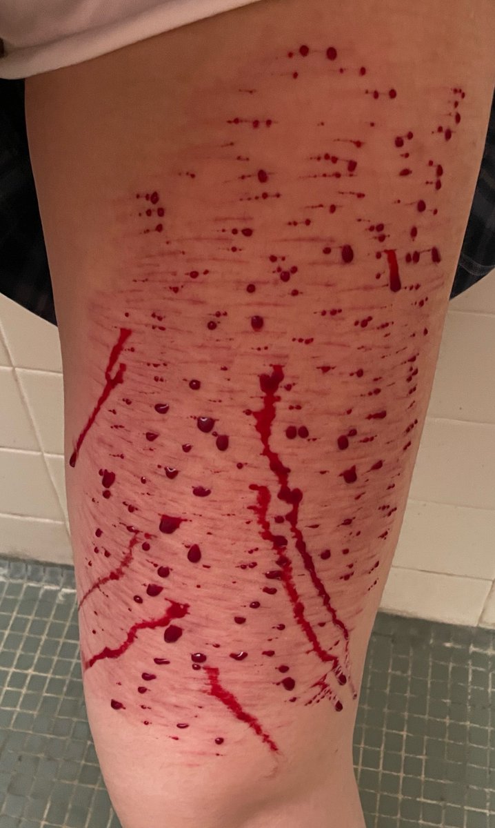 zeroL00hate's tweet photo. today sfx makeup 
these are fake
#sfxmakeup
#makeup
#fake https://t.co/yIKar2BpBX