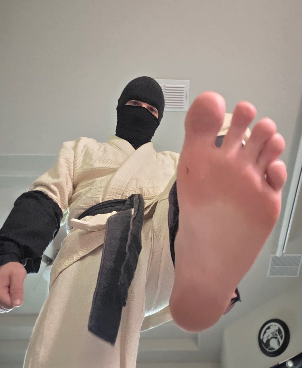 Ninjainbondage's tweet photo. Right under my ninja soles 🥷🏻🦶🏻😈 https://t.co/PZ3fcrPREB