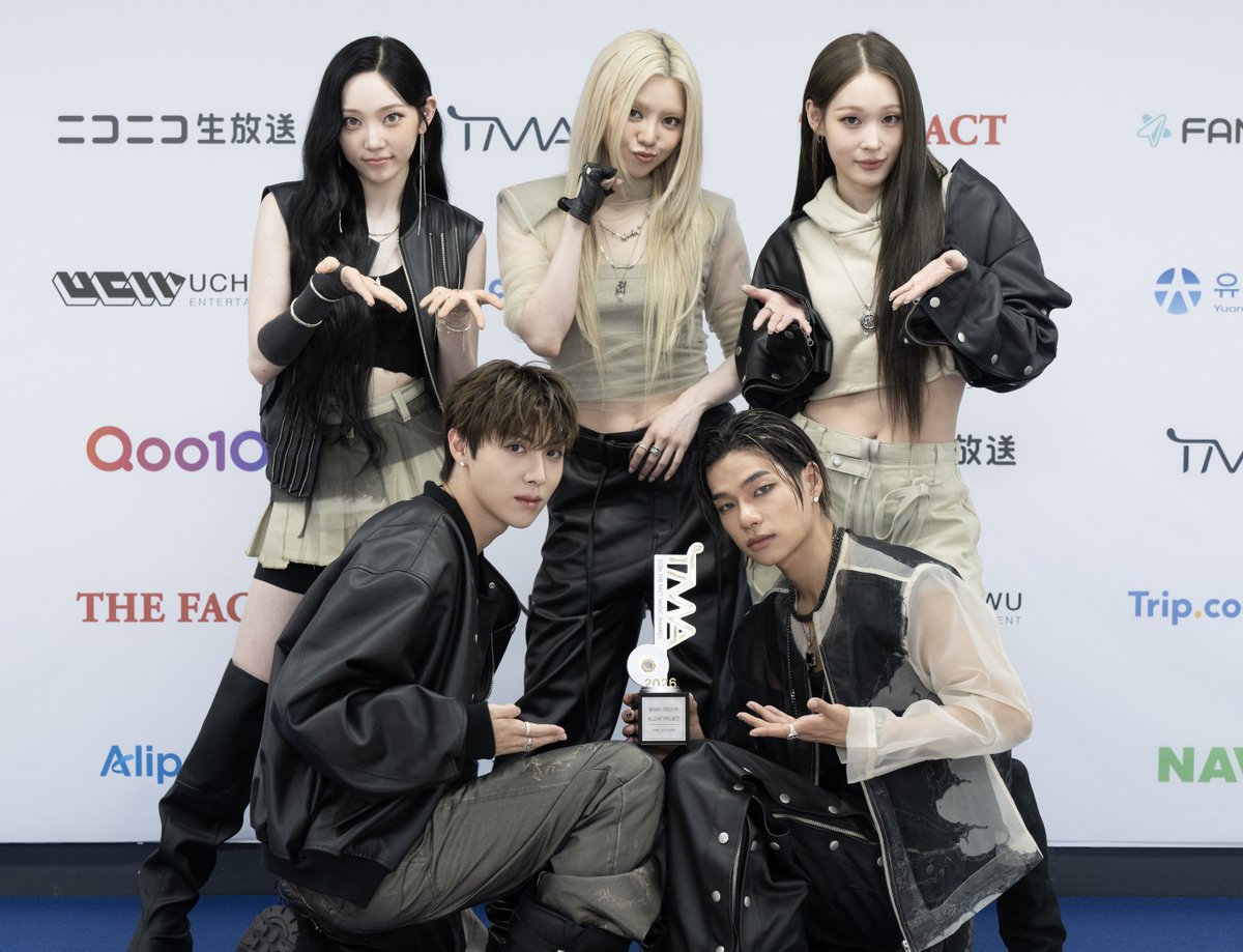thefact2002's tweet photo. 📸 2026 TMA RE:PLAY : 올데이 프로젝트

“경상도의 아들 아니겠나!” 😎🔥

‘올해의 아티스트’ 트로피를 품에 안은
올데이 프로젝트(ALLDAY PROJECT)🏆

트로피까지 챙기고, 부산 에너지까지 제대로 받고!
올데이 프로젝트의 TMA 첫 부산 무대, 다시 봐야죠📸

#올데이프로젝트 #ALLDAYPROJECT https://t.co/htm3RUO73E