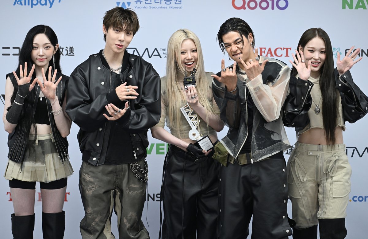 thefact2002's tweet photo. 📸 2026 TMA RE:PLAY : 올데이 프로젝트

“경상도의 아들 아니겠나!” 😎🔥

‘올해의 아티스트’ 트로피를 품에 안은
올데이 프로젝트(ALLDAY PROJECT)🏆

트로피까지 챙기고, 부산 에너지까지 제대로 받고!
올데이 프로젝트의 TMA 첫 부산 무대, 다시 봐야죠📸

#올데이프로젝트 #ALLDAYPROJECT https://t.co/htm3RUO73E
