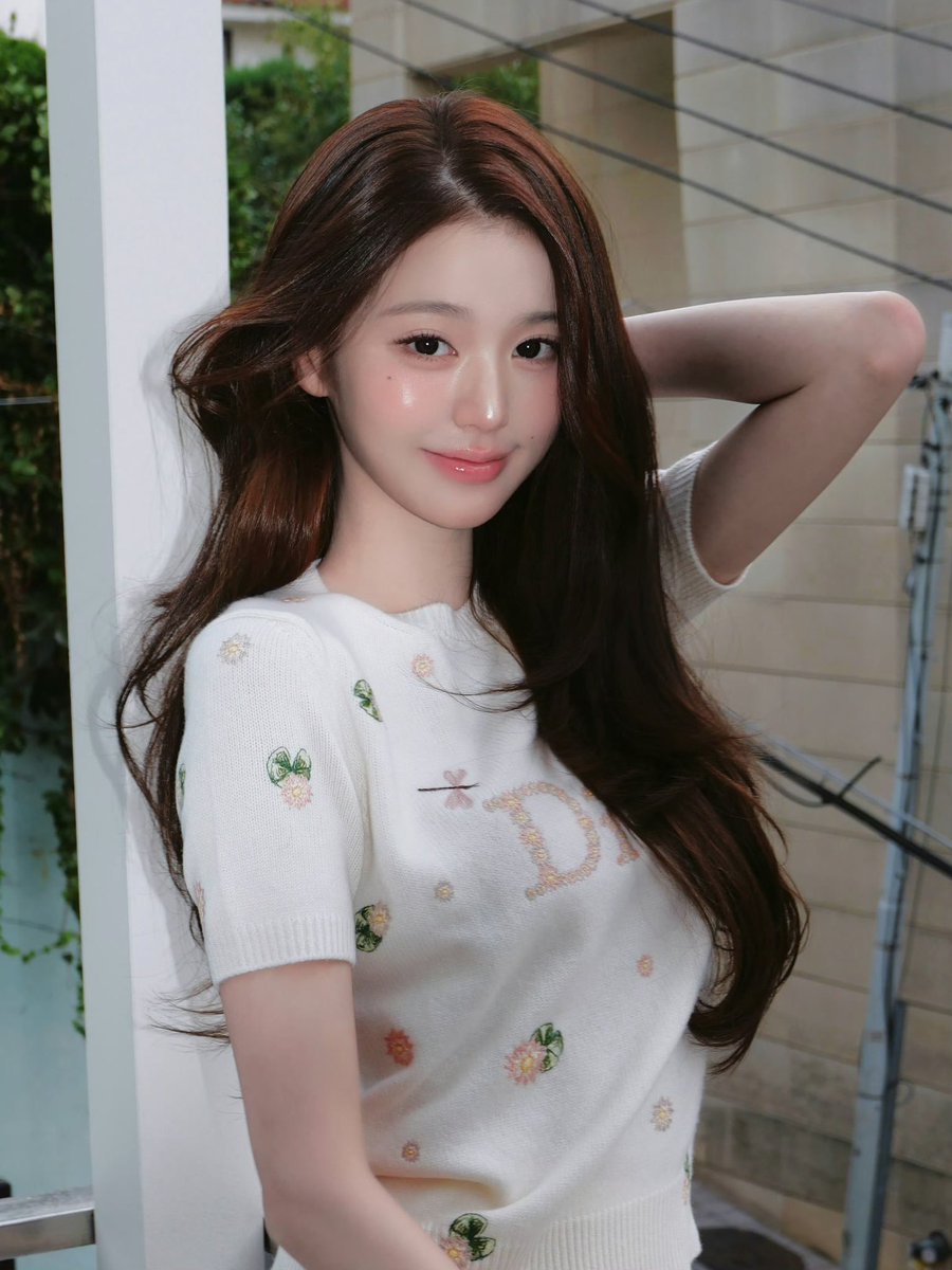 Lucymxy's tweet photo. WONYOUNG IN DIOR

#WonyoungxDiorSS27
#JANGWONYOUNG
#WONYOUNG #DiorSS27 @Dior https://t.co/HvpbNUP9UB