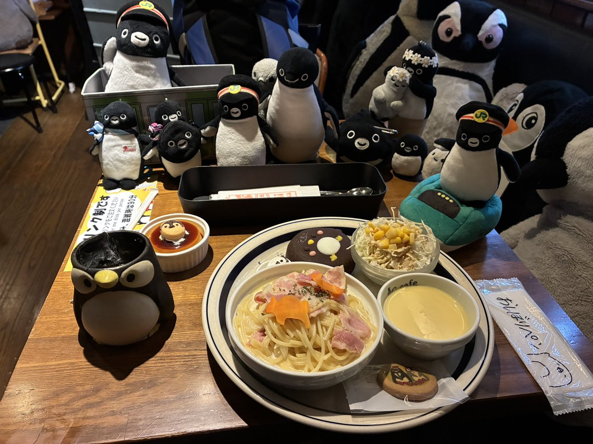 OkonasTeam's tweet photo. 株主総会の後、大須に移動し、ペンギンカフェに行きセットメニューを頂きました。前々からXで存在を知ってから行きたかった場所です。所狭しとペンギンが並べてあってずっといたい、と思いました。 https://t.co/8hJfE7ps9q