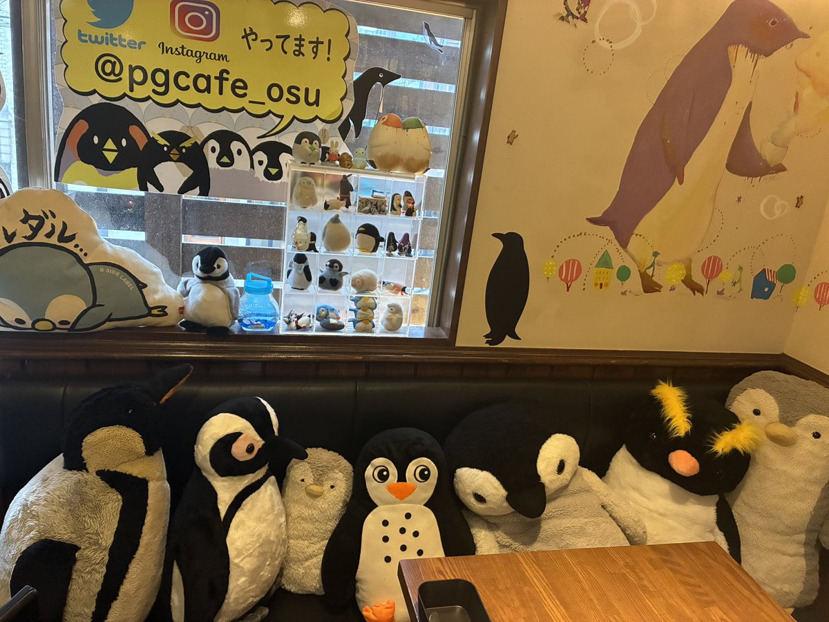OkonasTeam's tweet photo. 株主総会の後、大須に移動し、ペンギンカフェに行きセットメニューを頂きました。前々からXで存在を知ってから行きたかった場所です。所狭しとペンギンが並べてあってずっといたい、と思いました。 https://t.co/8hJfE7ps9q