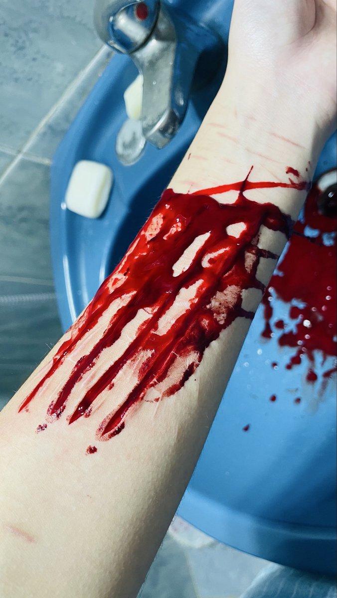 chanchanpilin's tweet photo. otrooo :3 #selfharm #shtwt #xd https://t.co/ZMdiHq6SDk