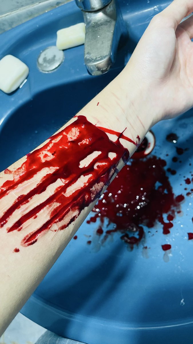 chanchanpilin's tweet photo. otrooo :3 #selfharm #shtwt #xd https://t.co/ZMdiHq6SDk