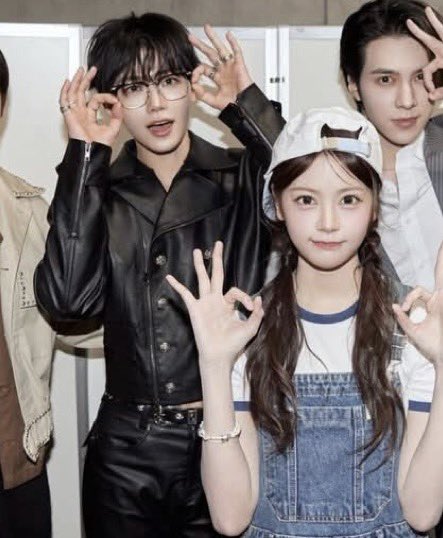 haepple's tweet photo. the boyfriend in this case is jaemin btw these are real blood related siblings im fr https://t.co/KV0F4A0V0w