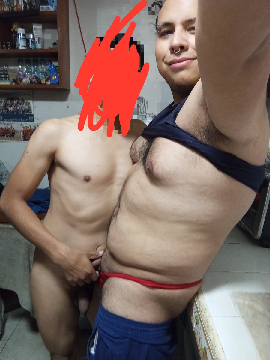 LuisEXXX39's tweet photo. Iba en el metro de regreso de la chamba todo sudado y aún un caliente y crikoso, cuando en el último vagón del metro un chavo se me acercó directo y me hizo una seña de que quería oler mi axila.
#armpit #axila #gay #fumes #pnpgay #sex #poppers
#Fumes #zoomgay #ZOOMGAY 
#Morbo https://t.co/wOJLgVGWd7