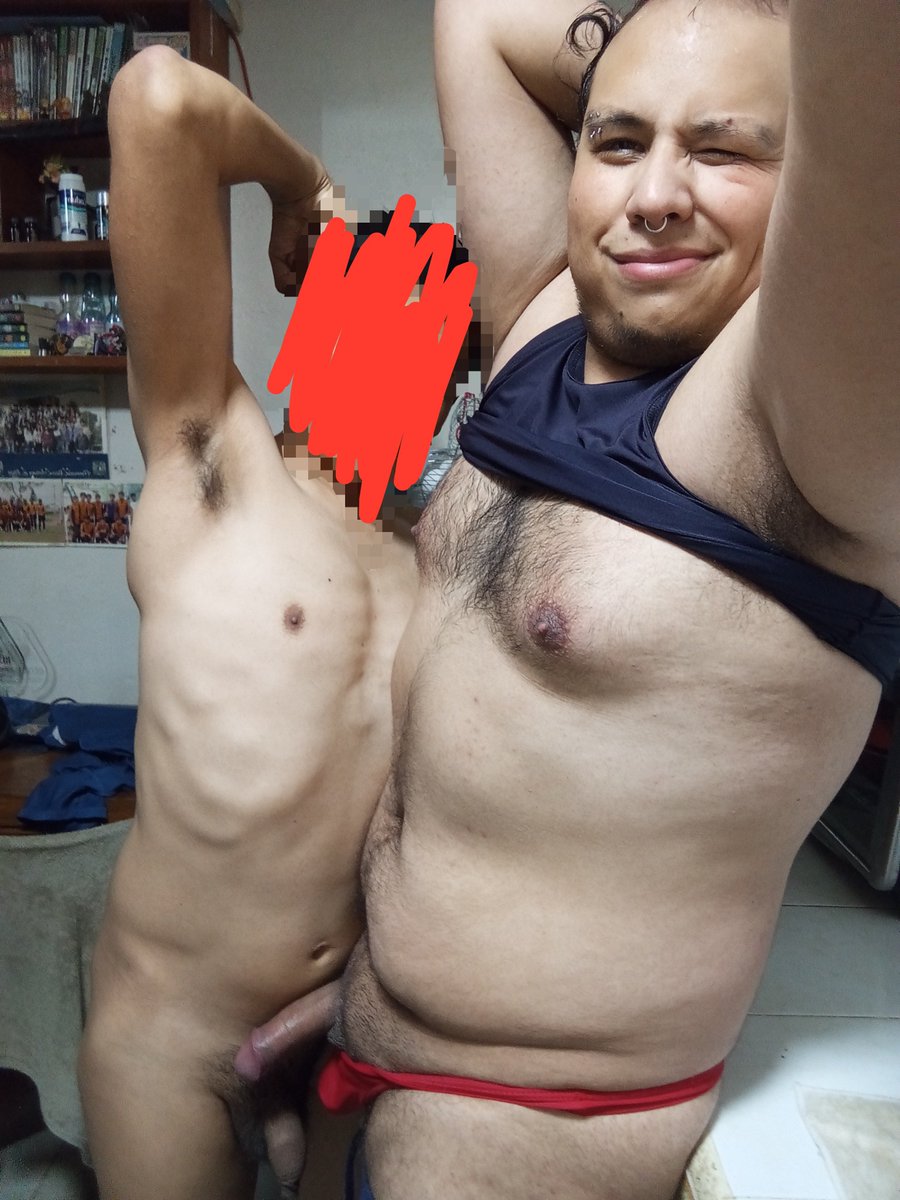 LuisEXXX39's tweet photo. Iba en el metro de regreso de la chamba todo sudado y aún un caliente y crikoso, cuando en el último vagón del metro un chavo se me acercó directo y me hizo una seña de que quería oler mi axila.
#armpit #axila #gay #fumes #pnpgay #sex #poppers
#Fumes #zoomgay #ZOOMGAY 
#Morbo https://t.co/wOJLgVGWd7