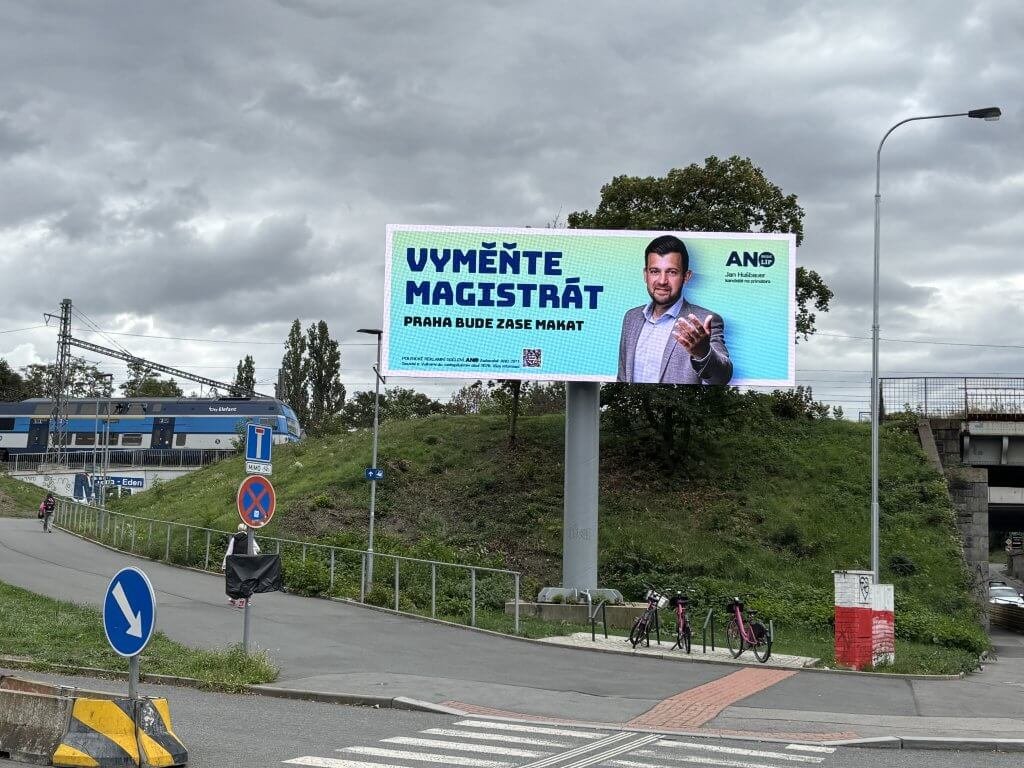 NEOVLIVNICZ's tweet photo. Potvrzeno: Babišova vláda chce Praze sáhnout na peníze

Pokud hnutí ANO v nadcházejících komunálních volbách hnutí Prahu nezíská zpátky, pražská kasa to evidentně pocítí. Andej Babiš pro ten případ hodlá utáhnout kohoutky. „Už ani korunu pro Pražany,“ popisuje zářijové číslo časopisu @NEOVLIVNICZ. 

Ministryně financí Schillerová nyní veřejně potvrdila, že chystá pro Prahu změnu rozpočtového určení daní.

https://t.co/kEUDCnbR3e