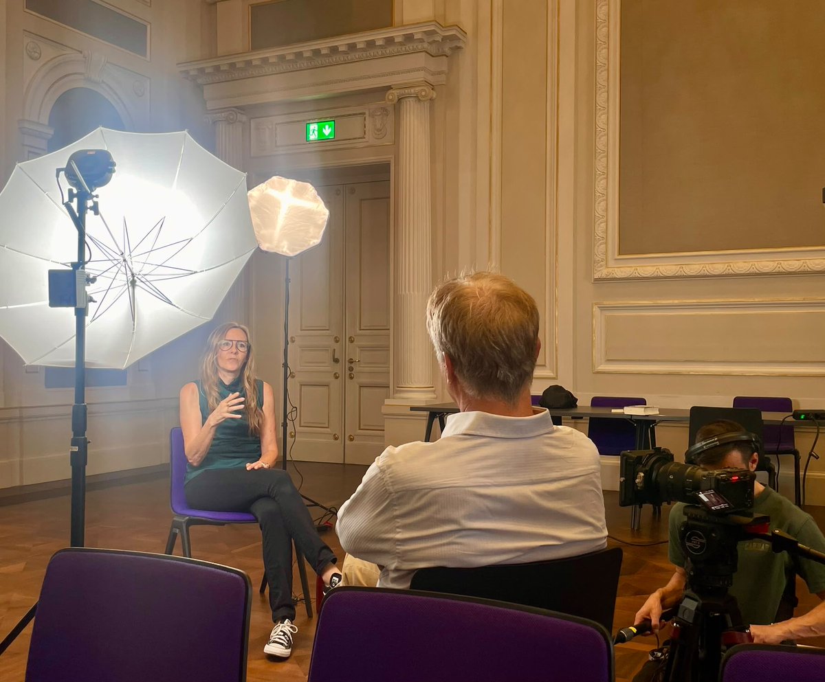 andrea_wulf's tweet photo. What a wonderful start to my German book tour. Sold out event in Berlin. And a TV interview. All in the Wilhelm von Humboldt Saal at the Stabi.#DerReisende https://t.co/P9NEvhdolP