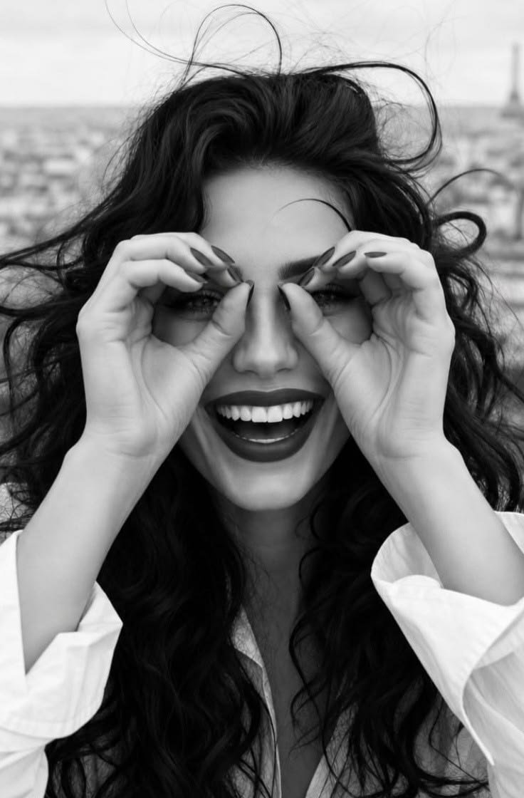NoxenOff's tweet photo. Quand le destin frappe, réponds par un sourire.
Cherche la beauté dans une lumière, un parfum, un rire, un instant volé.
La vie n’est pas toujours douce, mais chaque petit détail peut devenir une raison de l’aimer encore. https://t.co/w8ysQOmzWd