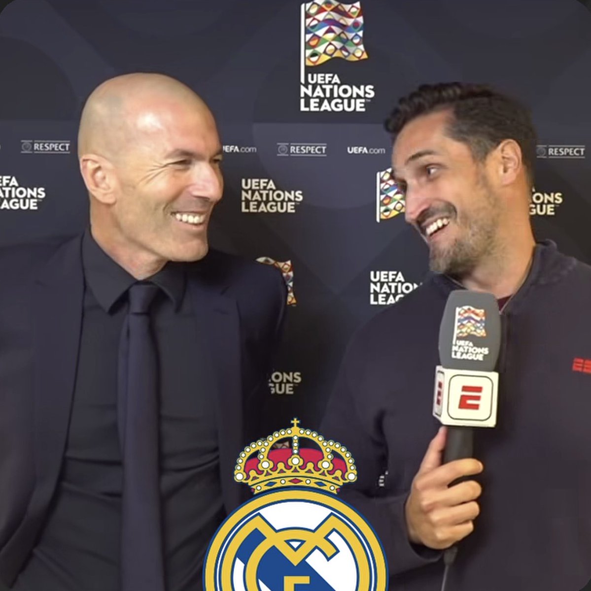 theMadridZone's tweet photo. 📸 Zinedine Zidane laughs after a journalist accidentally introduces him as the coach of Real Madrid. 🤣🤍 https://t.co/fEWiAyPCIs