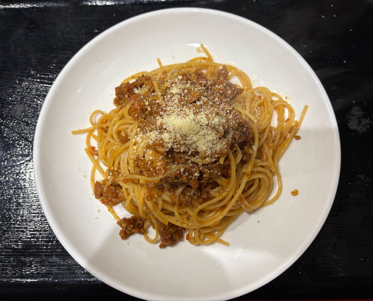 Pierrotyyyy's tweet photo. お昼は、カレーのミートソースパスタよ

失敗しょうがないけどうまうま( 'ч' )
今日も夜勤 がんばろう https://t.co/NThesHyvhT