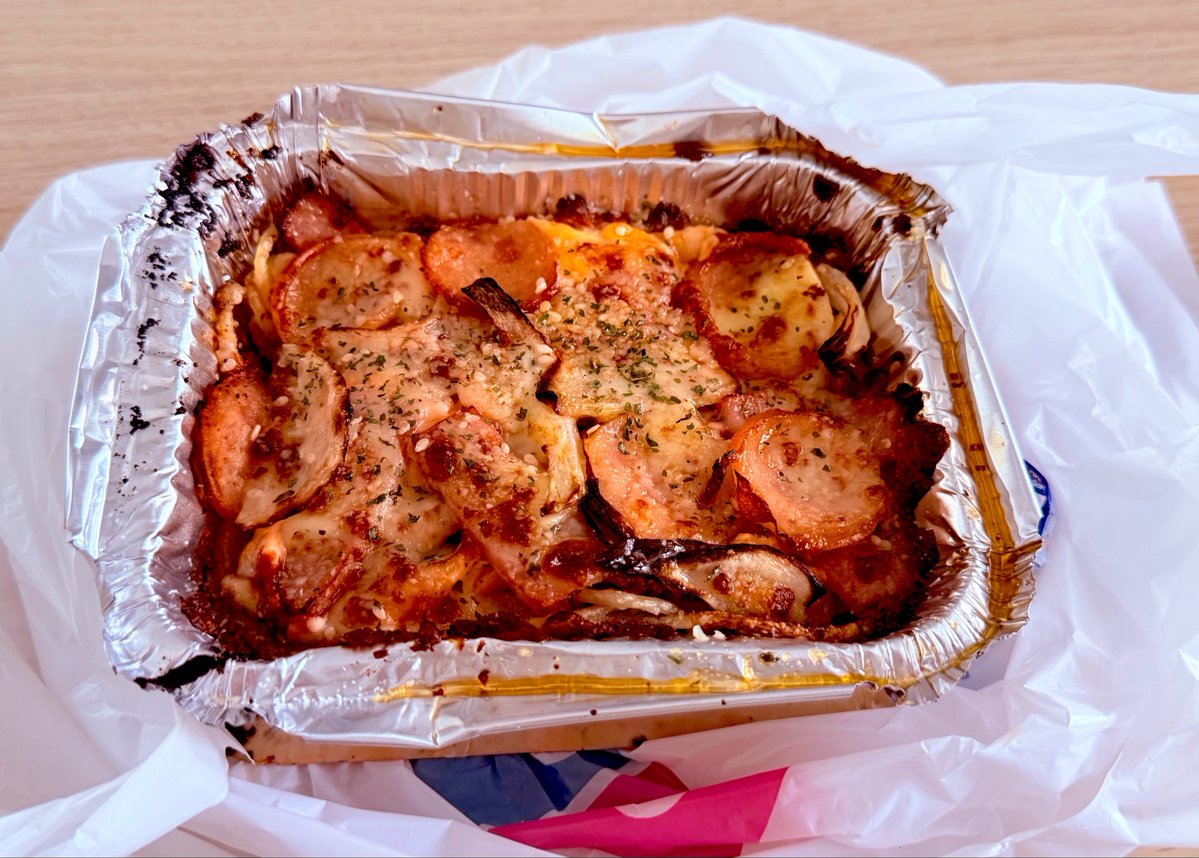 giogio_2's tweet photo. 午餐吃焗烤（第一次吃ㄊ國的達美樂（好 https://t.co/zG7JBQEDFi