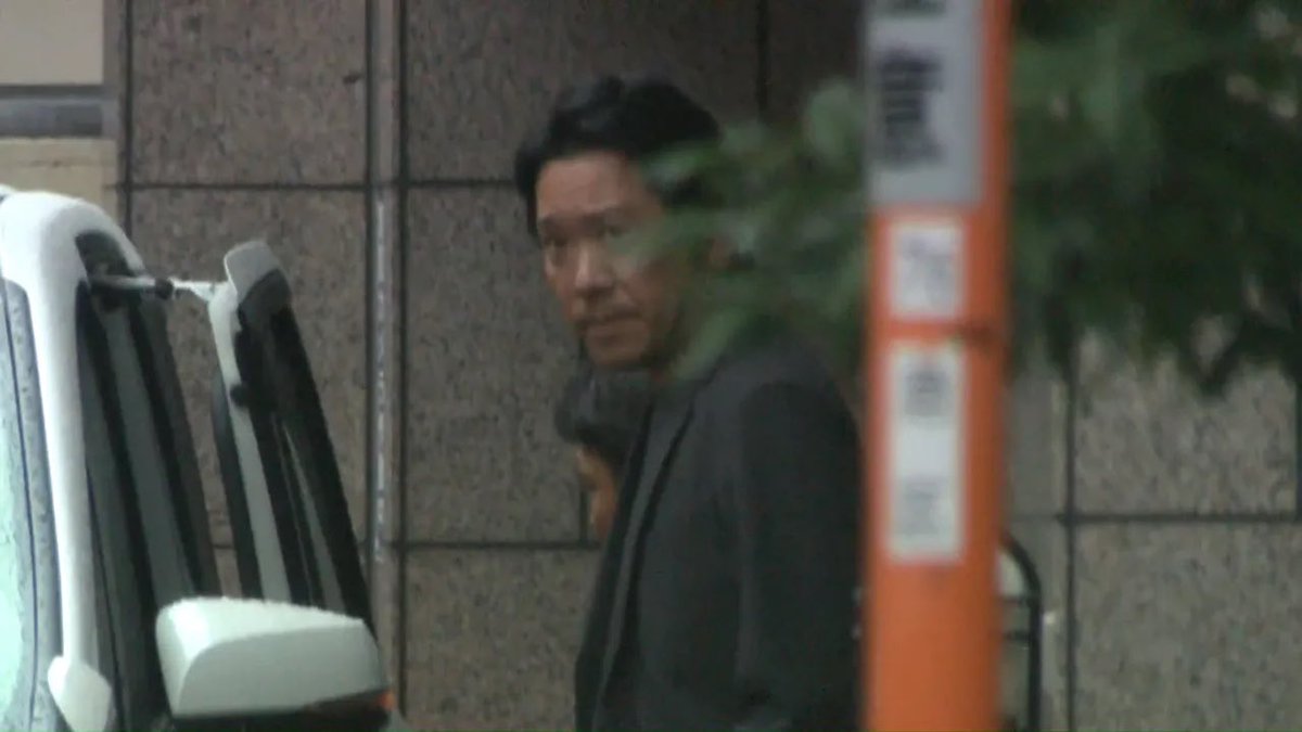 hima_2026's tweet photo. 「湘南美容クリニック」でお馴染みのSBCメディカルグループ、元幹部が逮捕。

元経営戦略本部長の男(50)、
架空の業務を複数社に発注
↓
支払った金の一部をキックバック
↓
総額約3億円を得た疑い
↓
グループ側の損害は約6億円か

得た金は高級外車や会員制ラウンジなどに使用

美容医療界隈が何かと騒がしい中、元幹部逮捕