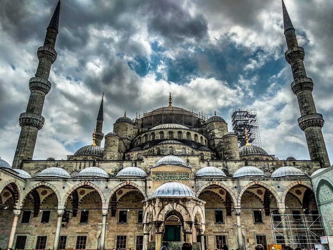 bru_renascer's tweet photo. Historical Islamic architecture#turkey #istanbul #photography #pixel_team #clouds #sunrays #bluemosque #mosque #history #architecture #art #sky #hdr #trip #travel #wonderful_places #inspiration #islam #pray #allah #culture #explore #exploretheworld https://t.co/QX9liUpIuO