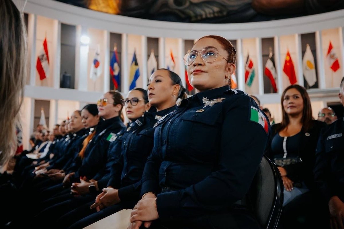 VeroDelgadilloG's tweet photo. Detrás de cada obra, cada programa y cada resultado hay miles de mujeres y hombres que todos los días ponen su corazón y lo mejor de sí para cuidar Guadalajara. 🧡

A quienes eligieron el servicio público como una forma de cuidar a los demás, gracias por su entrega, por su compromiso y por poner el corazón al servicio de nuestra ciudad.

Gracias por cuidar Guadalajara. Pueden estar seguros de que mi compromiso es también cuidar de ustedes.