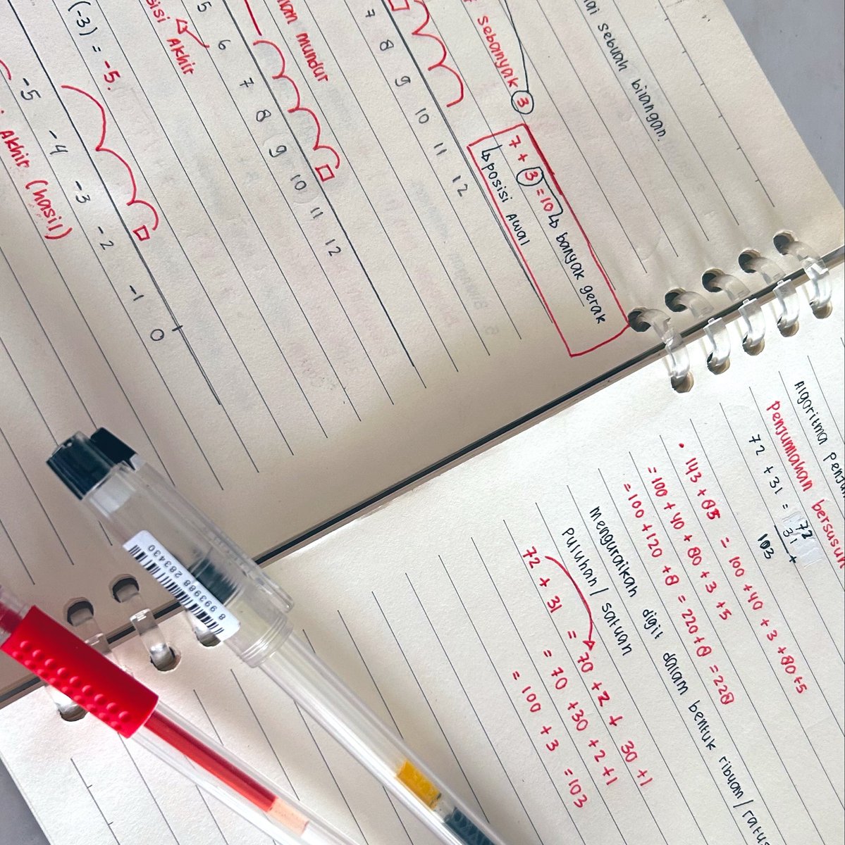 MRRVLLL's tweet photo. Hii #studytwt people!! Sedikit Bljr waktu sekull dengan cuaca yang super duper panas ini 🔥🔥. Tapi harus tetap semangat!! Btw yang mau masuk fk/fkg mutualan yukkk 👋🏻🤗 https://t.co/zjB3BhlqGu