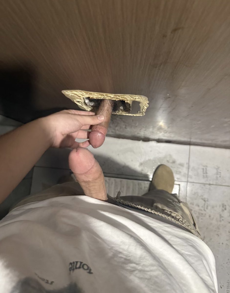 g_bdt7's tweet photo. 有没有哥们想处兄弟，平时是直男好兄弟，然后关起门了，一起撸管，一起射精，一起聊骚🤪，一起互相袒露自己内心最真实的自己，兄弟情大于一切😍#好兄弟 #互撸 #聊骚 #兄弟情 #射精 #拼刺刀 #磨枪 https://t.co/h8LKKxN6t7