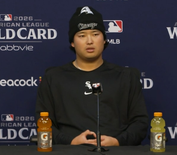 SoxTranslator's tweet photo. Munetaka Murakami on how he deals with high pressure situations like the postseason: 

"I think it’s important to just be honest with yourself about how you’re feeling in that moment. If you’re nervous, I don’t think you need to force yourself to not be nervous. And if you’re feeling the pressure, you don’t need to convince yourself that you’re not. What’s most important is to recognize and sort through those feelings, even while you’re out there on the field, and still be able to compete calmly. More than anything, I think it’s about trusting the preparation you’ve put in and everything you’ve experienced and fought through over the past year, and just continuing to do that without changing anything. That’s what I think is most important.”

#WhiteSox