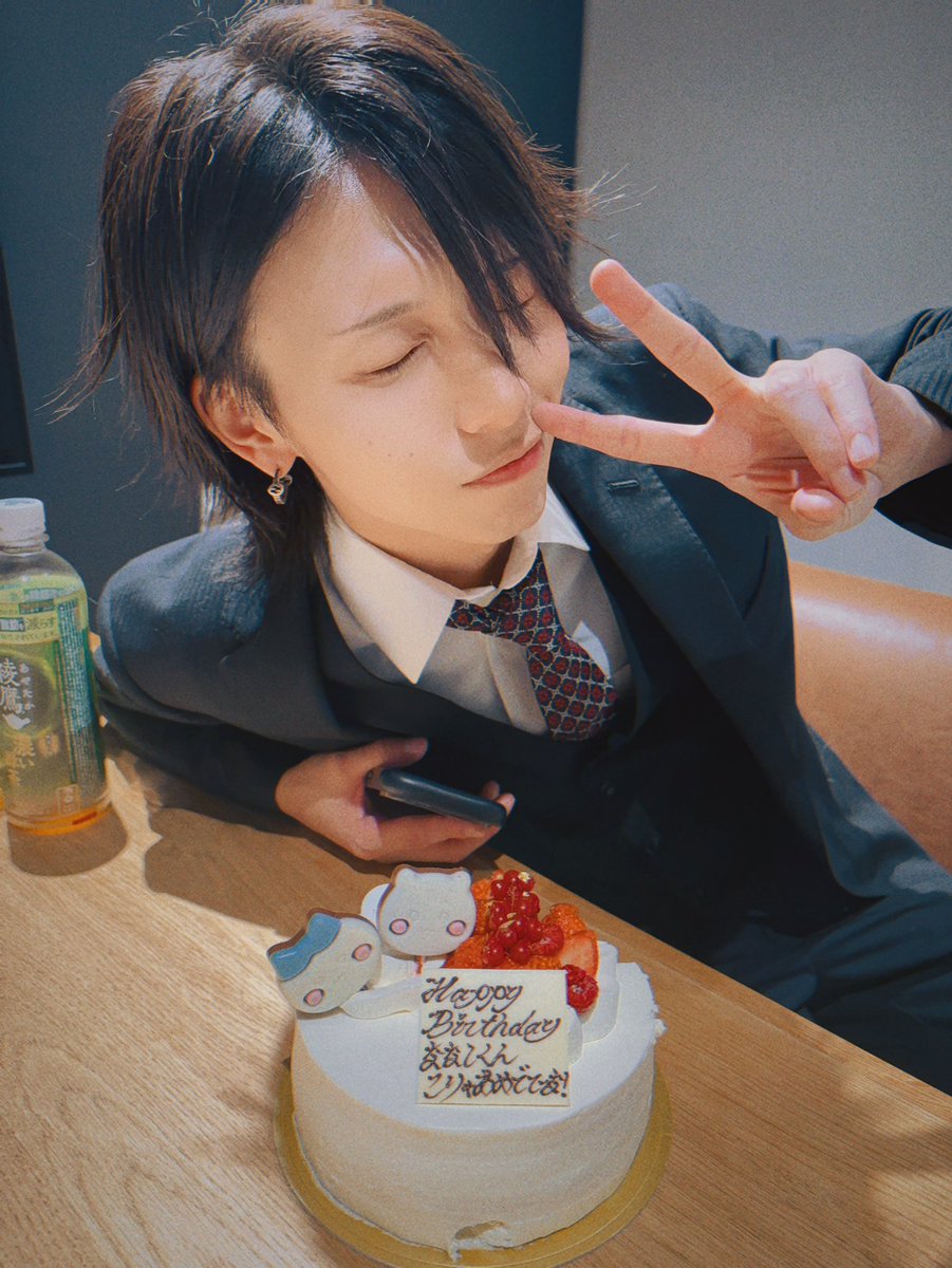 Roto_1221's tweet photo. 26歳のお誕生日おめでとう🎉

いつもありがとう

まじみんなで死ぬほど祝おうぜー！！ https://t.co/P0xbbxN0tx