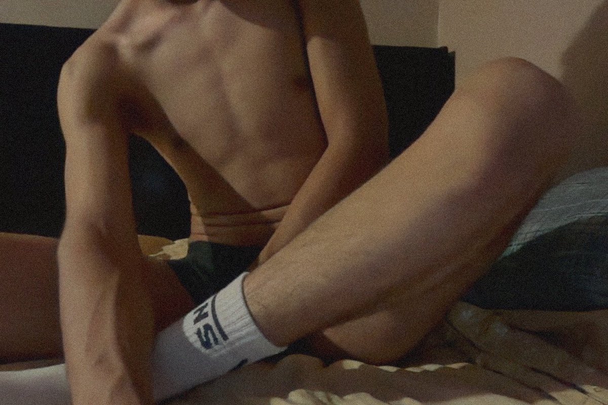 sweadits's tweet photo. sin poder dormir :( https://t.co/Oo8RRXohUd