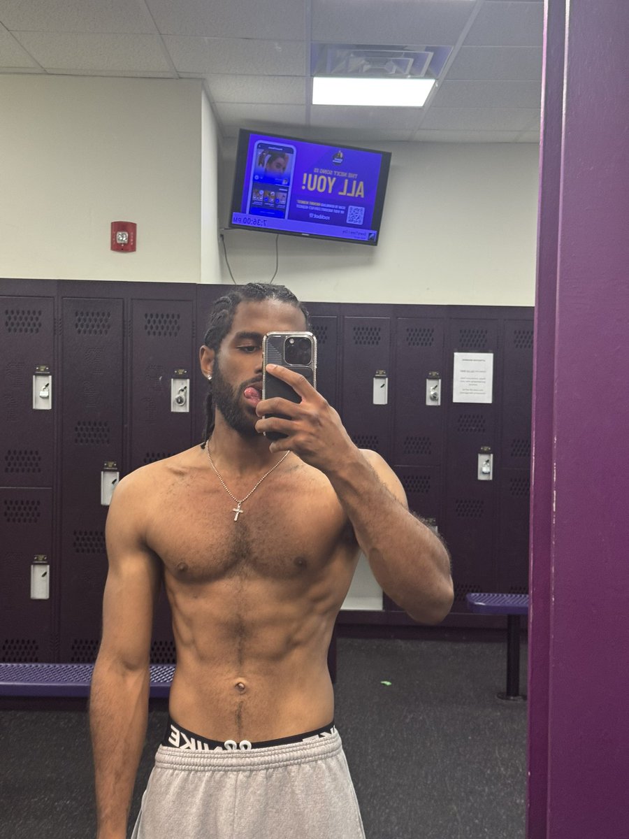 Joshilicioussss's tweet photo. slowly getting this body right again💪 #fyp #gym https://t.co/fWwSvNRbBH