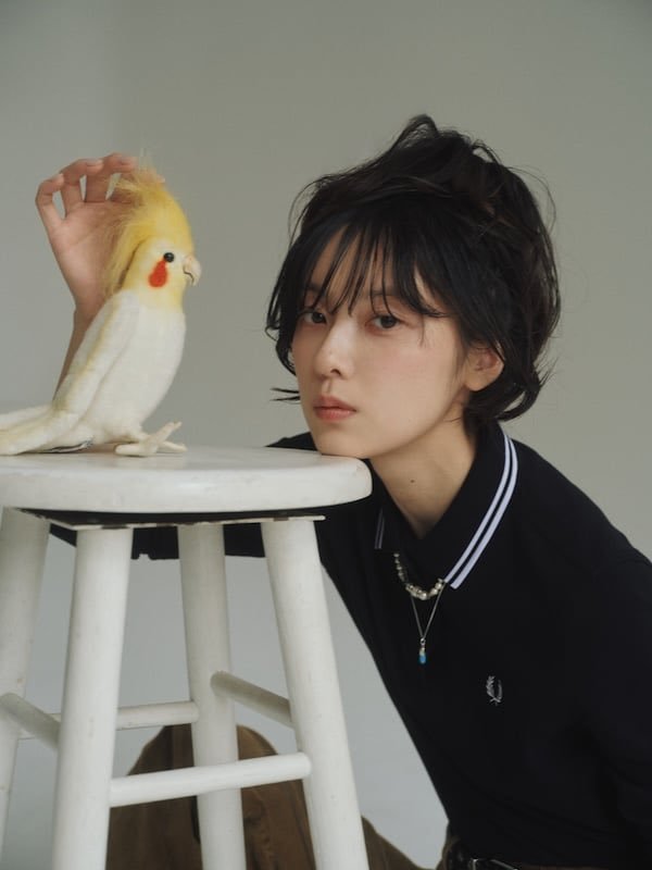 ent_zb's tweet photo. この小夏さんめちゃくちゃ可愛い！
インコと同じ感じの髪型にしてるのが良いですね！
 #加藤小夏 https://t.co/qQn8JbZoxR