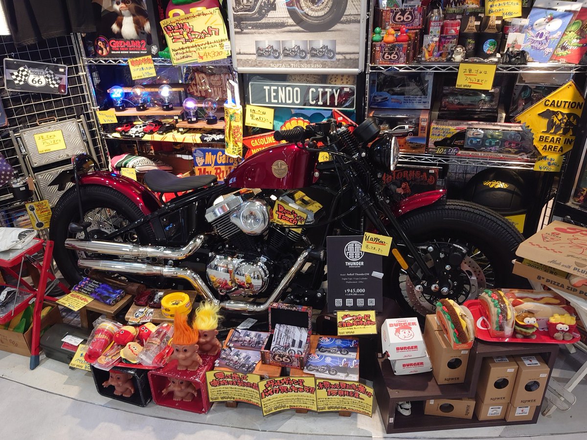 snoopy12261's tweet photo. ヴィレヴァンにバイク売ってた
得体の知れない謎メーカー製っぽいけど見た目は好き
しかし高いな… https://t.co/W1zanJ2XVh