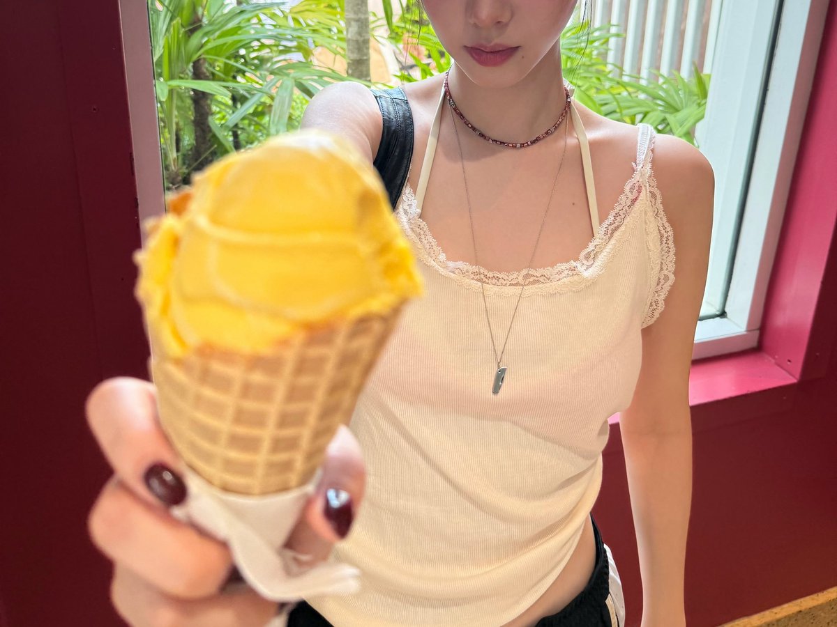 swanlwake's tweet photo. sayang mau ice cream??? @Kalandhra https://t.co/F4gtfJdDjg