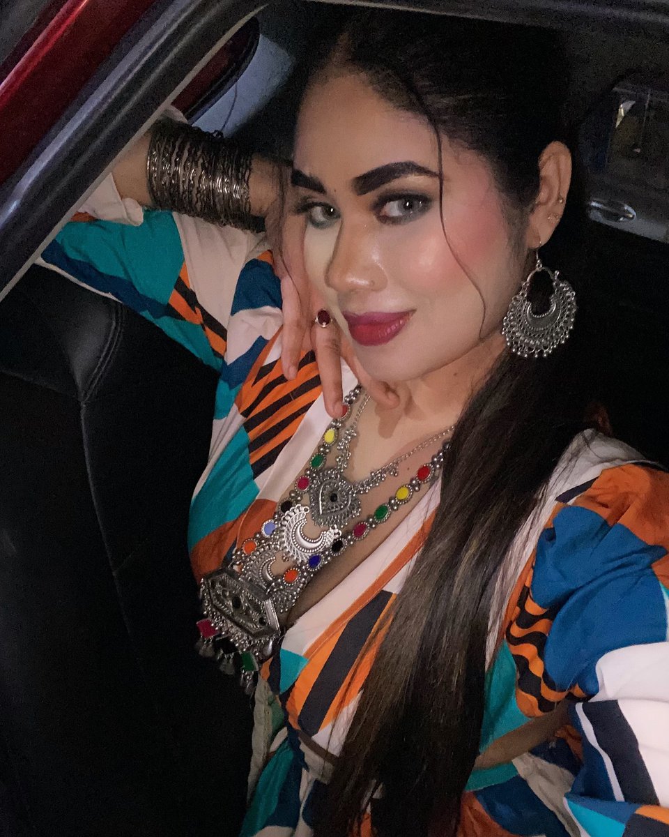StefaniEnnnfa's tweet photo. 💙🧡💙 https://t.co/bL99lrfJpM