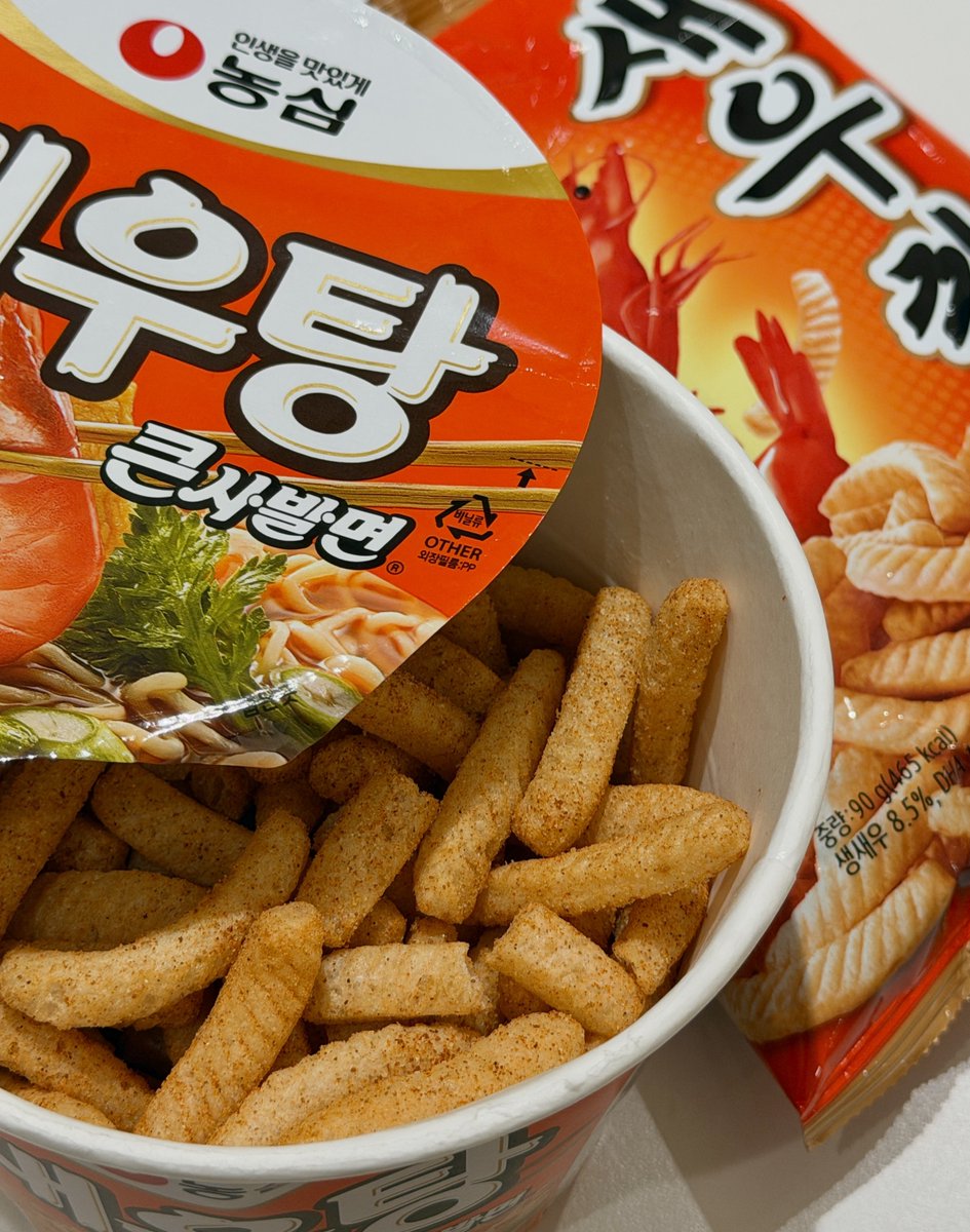 ccxxnks1's tweet photo. #광고 #RT이벤트

과자에 라면 스프 뿌려먹으면 진짜 마싯는거 아는 사람..🖐🏻
담백 과자에 감칠맛 라면 스프 = 개극락 맥주 안주

갠취로는 양파링X얼큰한 너구리 라면 스프 조합 젤 조아하는데 여기에 마요네즈 살짝 찍어먹으면 넘 존맛🥹

10/5까지 RT 해주시는 5분 보내드릴테니까 같이 먹어요 ! https://t.co/t5xEidto1M