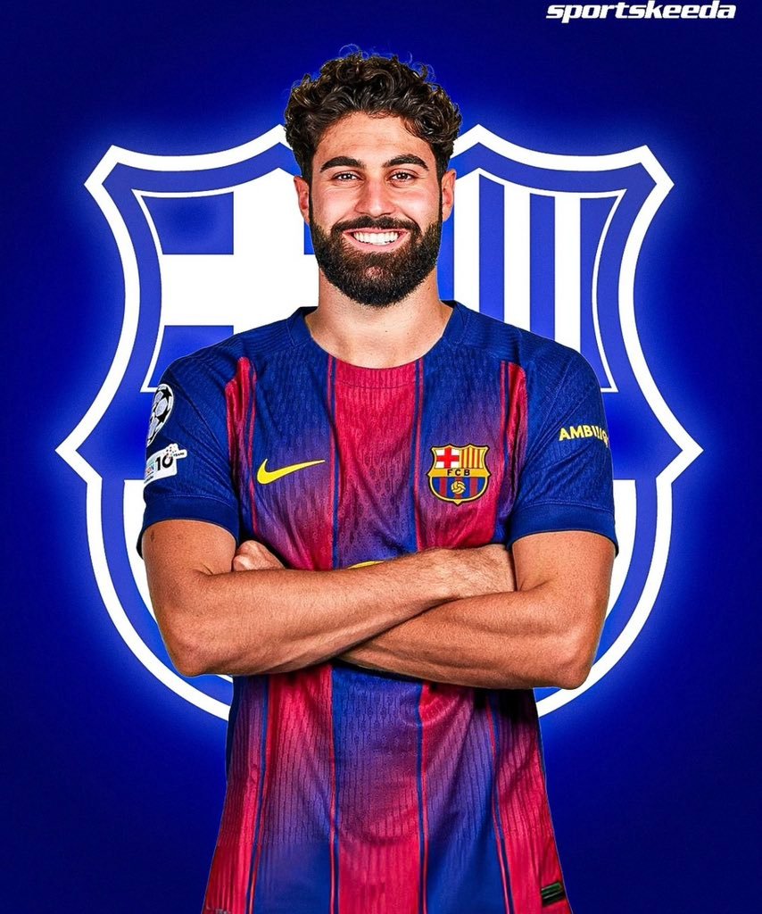 CityzensIDN's tweet photo. Agak kurang cocok yah, Erling Haaland dan Josko Gvardiol pake Jersey Barcelona. 😌 https://t.co/2vT6sYrrga