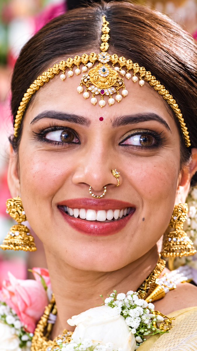 UHQ_TWEETS's tweet photo. Malavika Mohanan 🧡✨ https://t.co/0Hc6UW2CTP