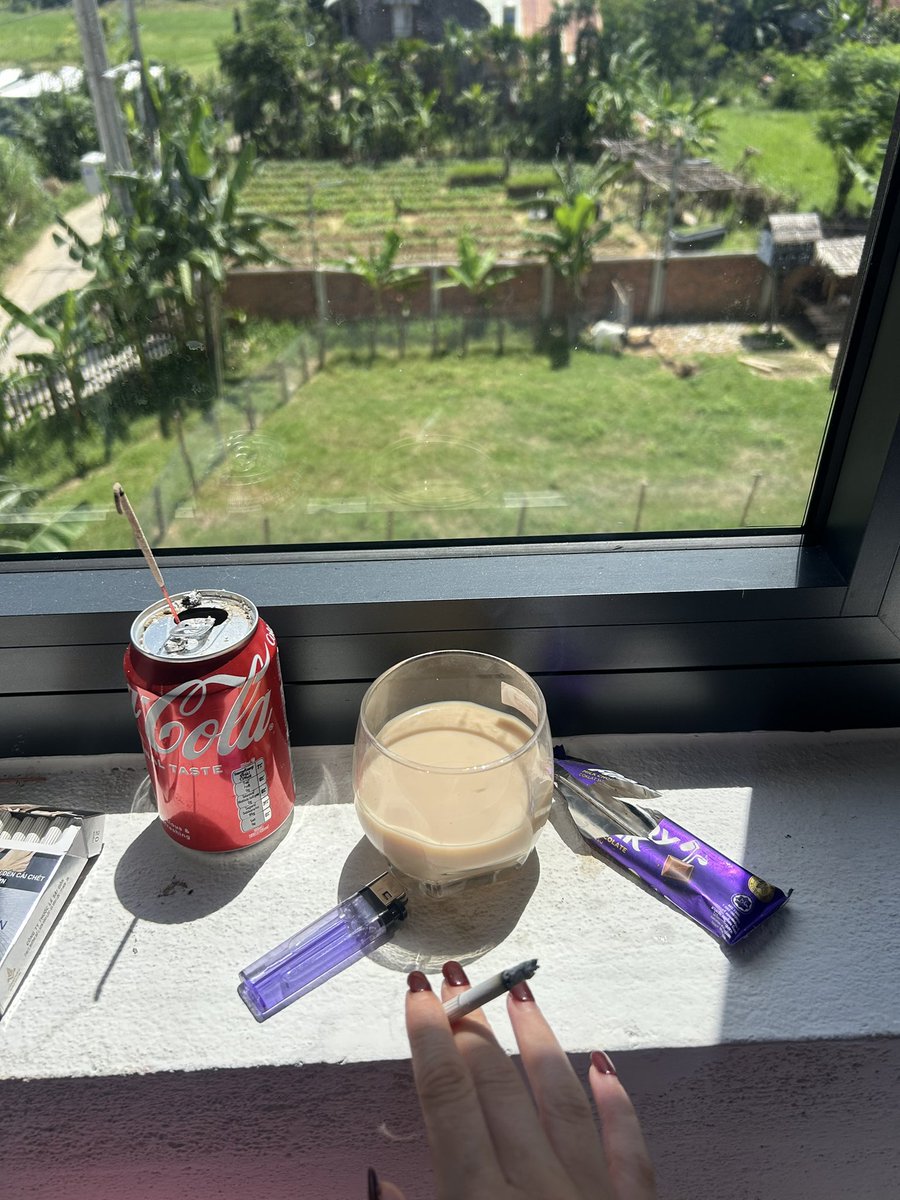 lifeofbeccax's tweet photo. I need cups for my apartment don’t judge my glass of tea🤣 pre beach day brekkie, what’s your fav thing about summer? https://t.co/4I0cWpVlVb