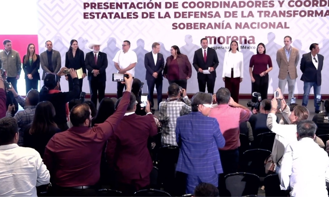 ZonaFreeMX's tweet photo. 🔴 @PartidoMorenaMx impone a Cruz Pérez Cuéllar, cómplice de la corrupción de César Duarte, como candidato en Chihuahua.

—El priista lo cooptó con la nómina secreta y financió su candidatura por MC en 2016. Enfrenta 48 denuncias por corrupción.

👉 https://t.co/ZApF31g4KE https://t.co/DiFwfTOINy