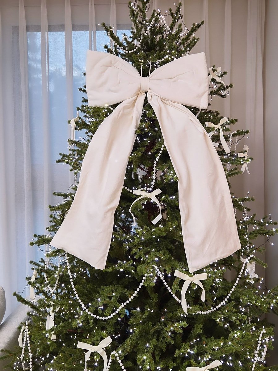 CamilleColwc8h's tweet photo. This is this Christmas tree :) https://t.co/6rKMJW70Uz