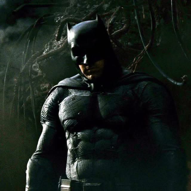 MoviesThatMaher's tweet photo. Zack Snyder’s favorite shot of Ben Affleck’s Batman. https://t.co/mFWdvSlQV8