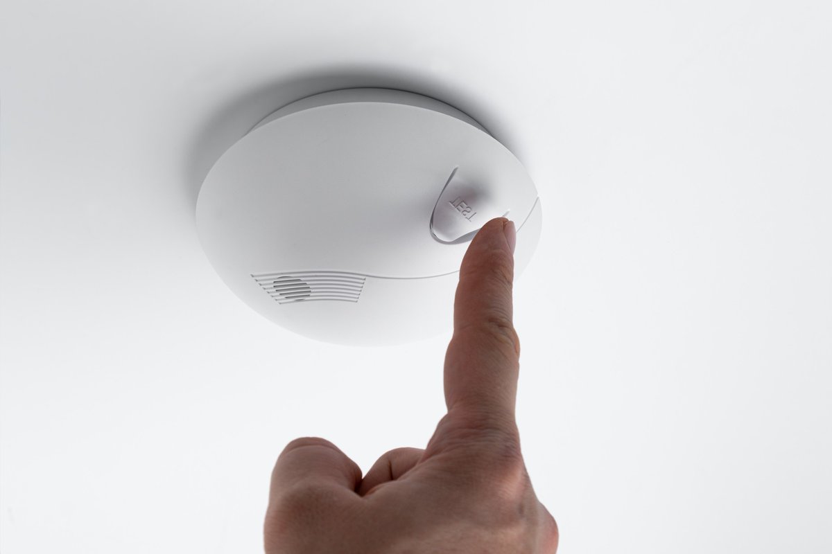 FireSafetyIre's tweet photo. Whether you are in rented accommodation or own your home it is vital that you have a working smoke alarm.
It gives you early warning in the event of a fire and gives you time to escape.
Test it today. 
@DeptHousingIRL 
@JamesBrowneTD 
#FireSafetyIRE #STOPfire https://t.co/Vp0C2yVi6s