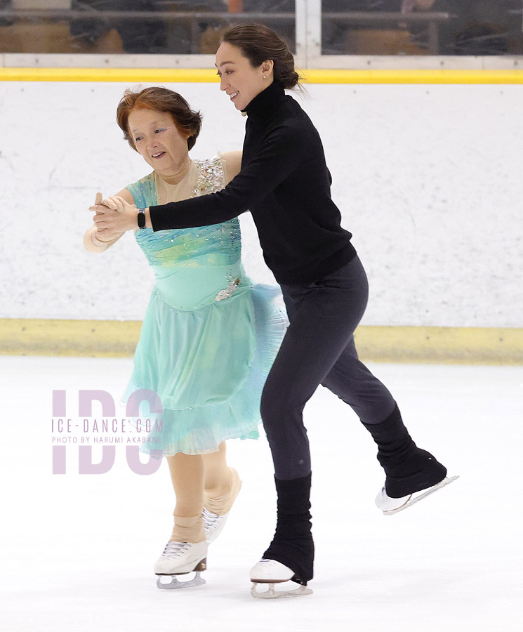 trianglescoops's tweet photo. cathy and allison doing the chris happy samba at chris reed trophy 🥹
https://t.co/d6IkXCSrFz https://t.co/ahHjLyT0g1