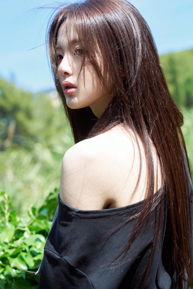 cfhaoyue's tweet photo. Wherever the wind takes me, I'll capture the moment and let it stay. 🍃 Following my own little rhythm, embracing the cool vibes and freedom. 🌿🦋✨ https://t.co/LMxIs6CXGy