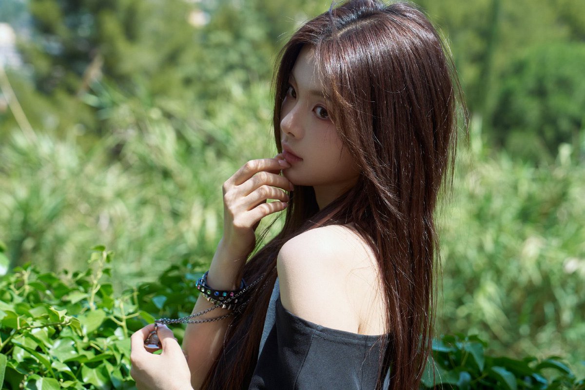 cfhaoyue's tweet photo. Wherever the wind takes me, I'll capture the moment and let it stay. 🍃 Following my own little rhythm, embracing the cool vibes and freedom. 🌿🦋✨ https://t.co/LMxIs6CXGy