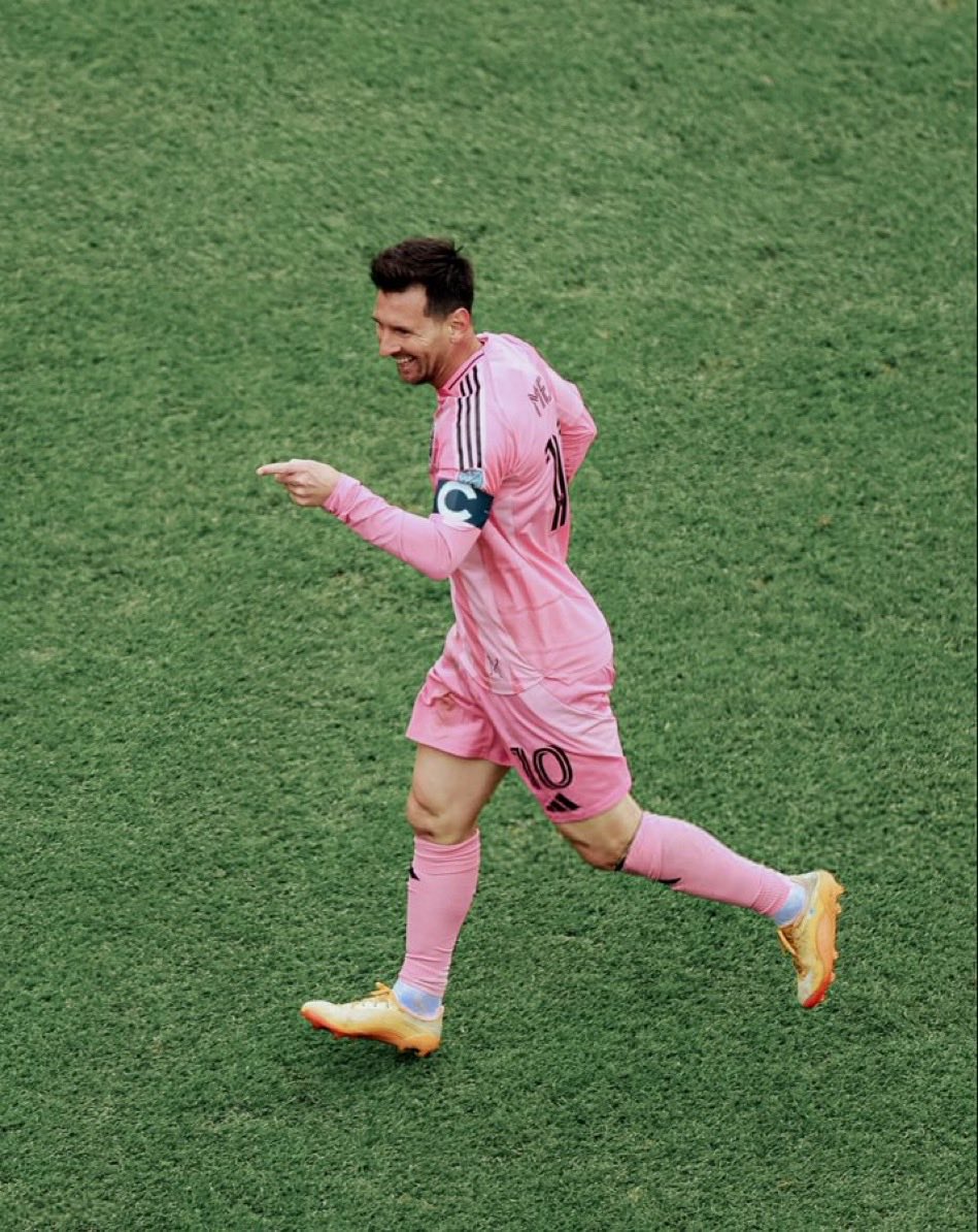 LaMessineta10's tweet photo. El mejor jugador del mundo y de ls historia https://t.co/McLvhapixX