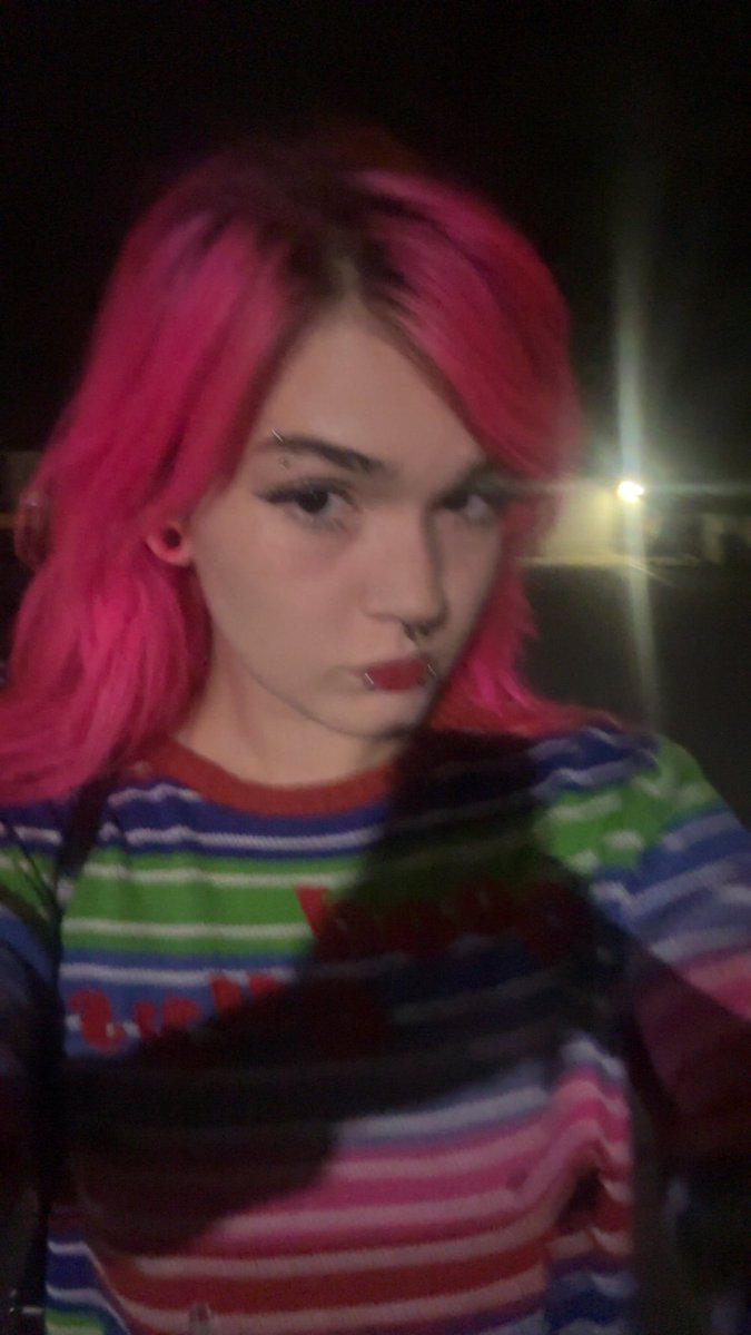 craezy666's tweet photo. walking alone at night 😬 https://t.co/JvLL80htA7