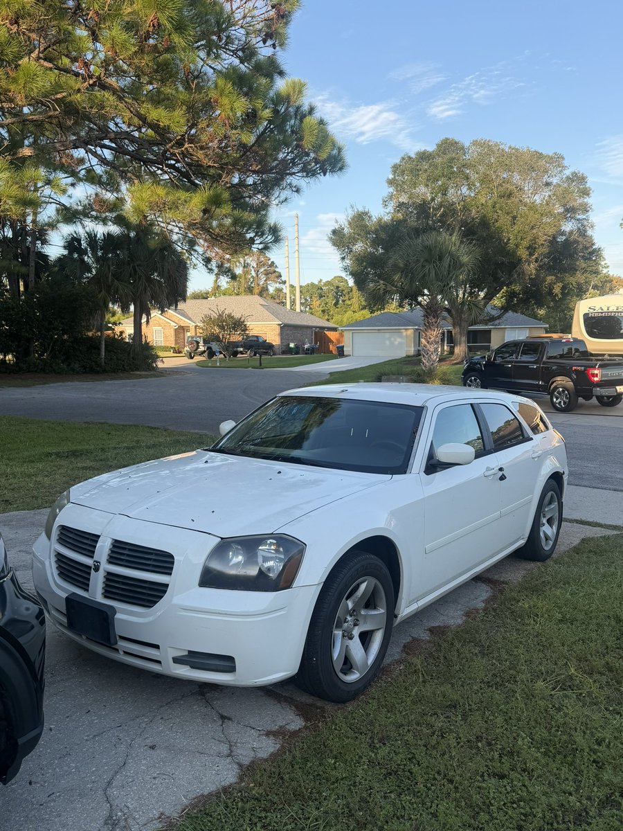 hellisharrow1's tweet photo. I’ve bought a 2006 Dodge Magnum Pursuit with the 5.7L. Has 55k original miles, never had any interior police equipment, this thing is insanely clean. Only problem is rust XD (Virginia car)

#dodge #magnum #pursuit #policeinterceptor https://t.co/fPyuF58rLX
