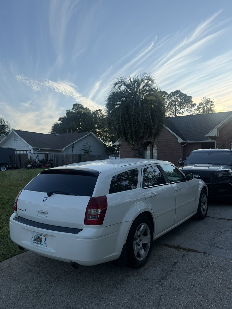 hellisharrow1's tweet photo. I’ve bought a 2006 Dodge Magnum Pursuit with the 5.7L. Has 55k original miles, never had any interior police equipment, this thing is insanely clean. Only problem is rust XD (Virginia car)

#dodge #magnum #pursuit #policeinterceptor https://t.co/fPyuF58rLX