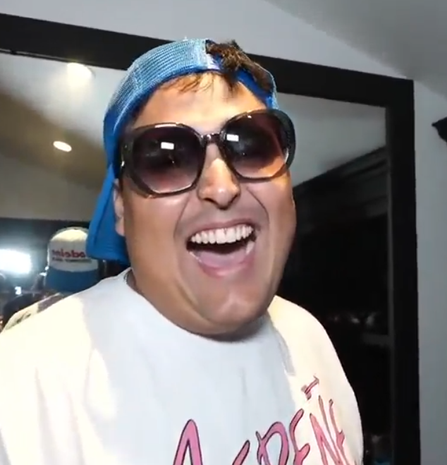 FrankzMSTR's tweet photo. que pedo chak ya llego mi tia https://t.co/lH18t4UzLa